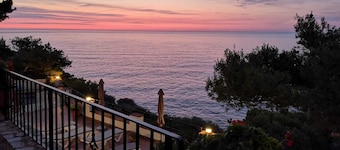 Transatlantic villa at the seafront
