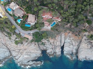 Exterior - Transatlantic villa at the seafront (Llafranc)