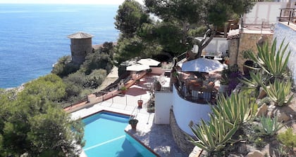 Transatlantic villa at the seafront