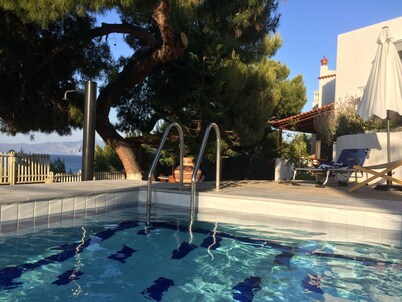 Great beachfront villa with private pool and garden for 10/12 people