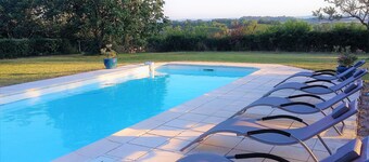 Encantadora residencia con piscina en hermosa propiedad
