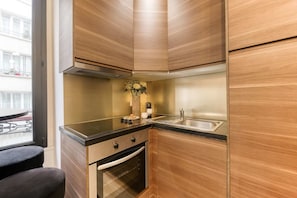 Fridge, microwave, stovetop, dishwasher - Sweett | Troyon - Three Bedroom Apartment, Sleeps 6 (Paris)