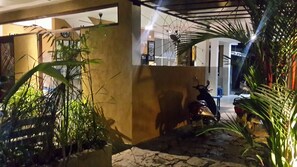 Garden - Cycling Hostel Sri Lanka (Unawatuna)