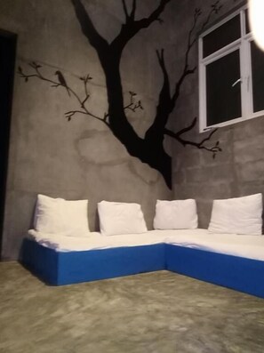 Free WiFi, bed sheets - Cycling Hostel Sri Lanka (Unawatuna)