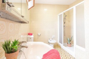 Bathtub, hair dryer, towels