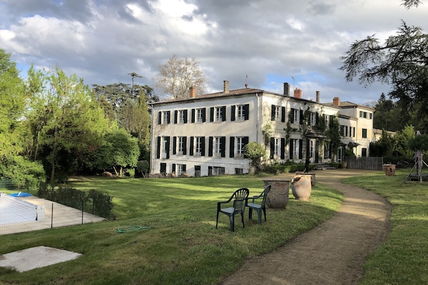 Maison et partie de jardin