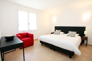 4 bedrooms, desk, iron/ironing board, travel crib