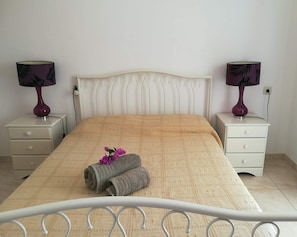 3 chambres, fer et planche à repasser, Wi-Fi gratuit, draps fournis