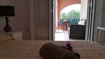 3 slaapkamers, een strijkplank/strijkijzer, gratis wifi, beddengoed