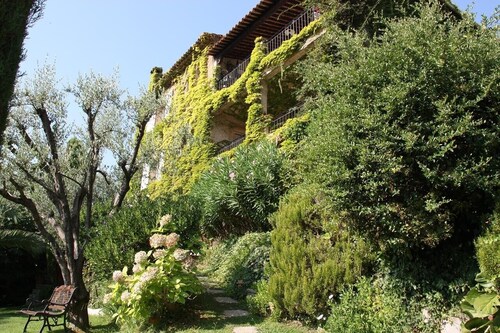 unabhängige Maisonette-Wohnung in Luxusimmobilie