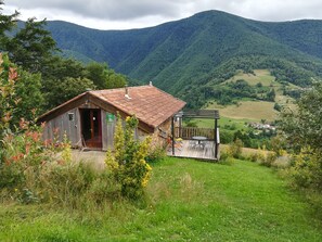 Exterior - Panoramic view, isolated in the mountains, eco-renovation (Rivèrenert)