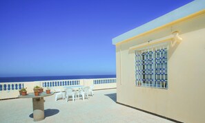 Outdoor dining - Oran, 1st line, facing the beach. air-conditioning + Parking + janitor (Trouville / Oran)