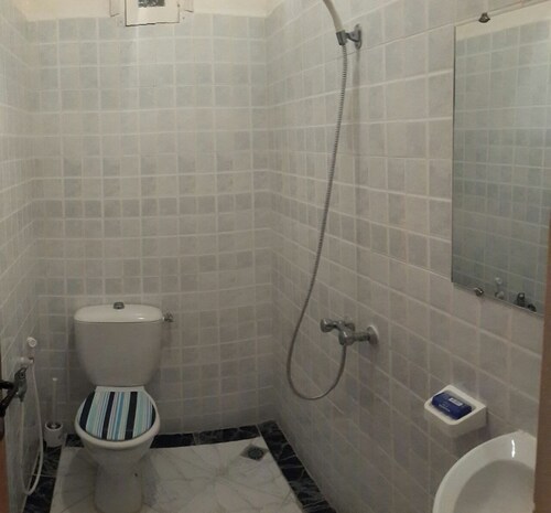 Oran, 1st line, facing the beach. air-conditioning + Parking + janitor 