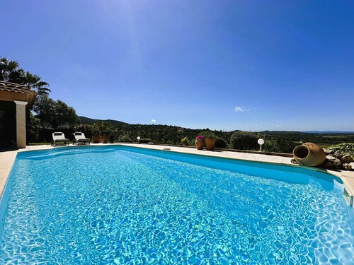 Villa für 6 Personen mit Pool und Meerblick