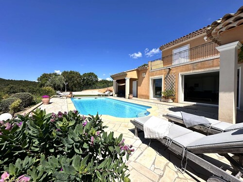 Villa pour 8 personnes avec piscine privée et splendide vue mer, à La Londe-Les-Maures