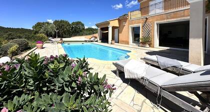 Villa pour 8 personnes avec piscine privée et splendide vue mer, à La Londe-Les-Maures