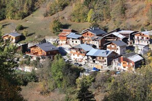 Exterior - 10-person gîte in an excellent location ("3 Vallées" ski area and Vanoise National Park) (Bozel)