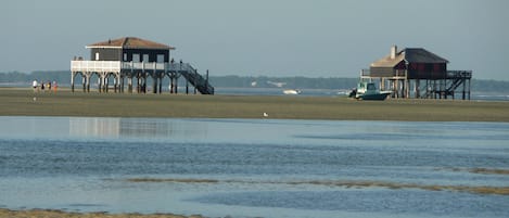 Na praia, espreguiçadeiras 