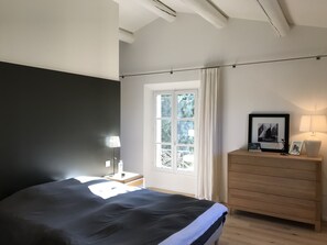 5 chambres, fer et planche à repasser, Wi-Fi, draps fournis