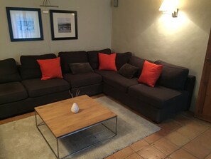 TV, fireplace, DVD player, ping pong