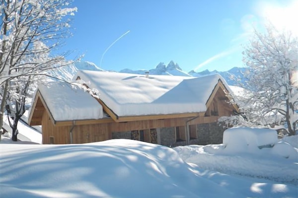 La ferme à Joson avec les aiguilles d'Arves
The ferme à Joson with the Aiguilles