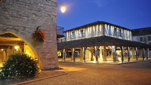 Exterior - Secluded house: charm, big park, salt pool, Spa, fitness, boules, Wi-Fi and view (Beauville)