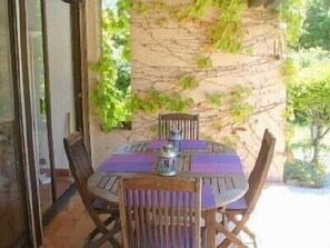 Outdoor dining - Beautiful villa with all comforts just a stone's throw from the famous PALOMBAGGIA beach (Porto-Vecchio)