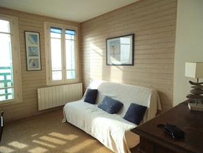 TV - THE BOAT Bright apartment facing the sea and the beach (Mers-Les-Bains)