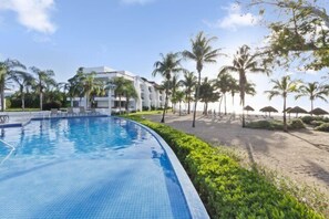 Pool - Corner Unit in the Building That (San Miguel)