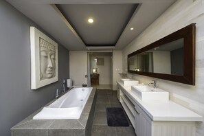Family Villa, 3 Bedrooms, Pool View | Bathroom | Deep soaking tub - Villa Allure (Canggu)