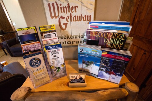 Luxury Apt,  Private Hot Tub, Couples Retreat