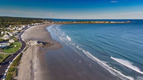 5 STAR! OCEAN VIEWS FROM EVERY FLOOR, CRASHING WAVES! A WONDERFUL VACATION SPOT