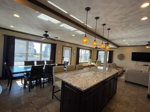 Interior - 5 STAR! OCEAN VIEWS FROM EVERY FLOOR, CRASHING WAVES! A WONDERFUL VACATION SPOT (York)