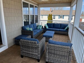 Property grounds - 5 STAR! OCEAN VIEWS FROM EVERY FLOOR, CRASHING WAVES! A WONDERFUL VACATION SPOT (York)
