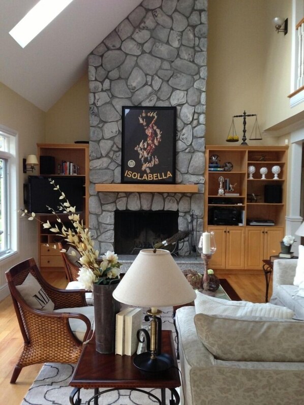 TV, fireplace, DVD player, ping pong
