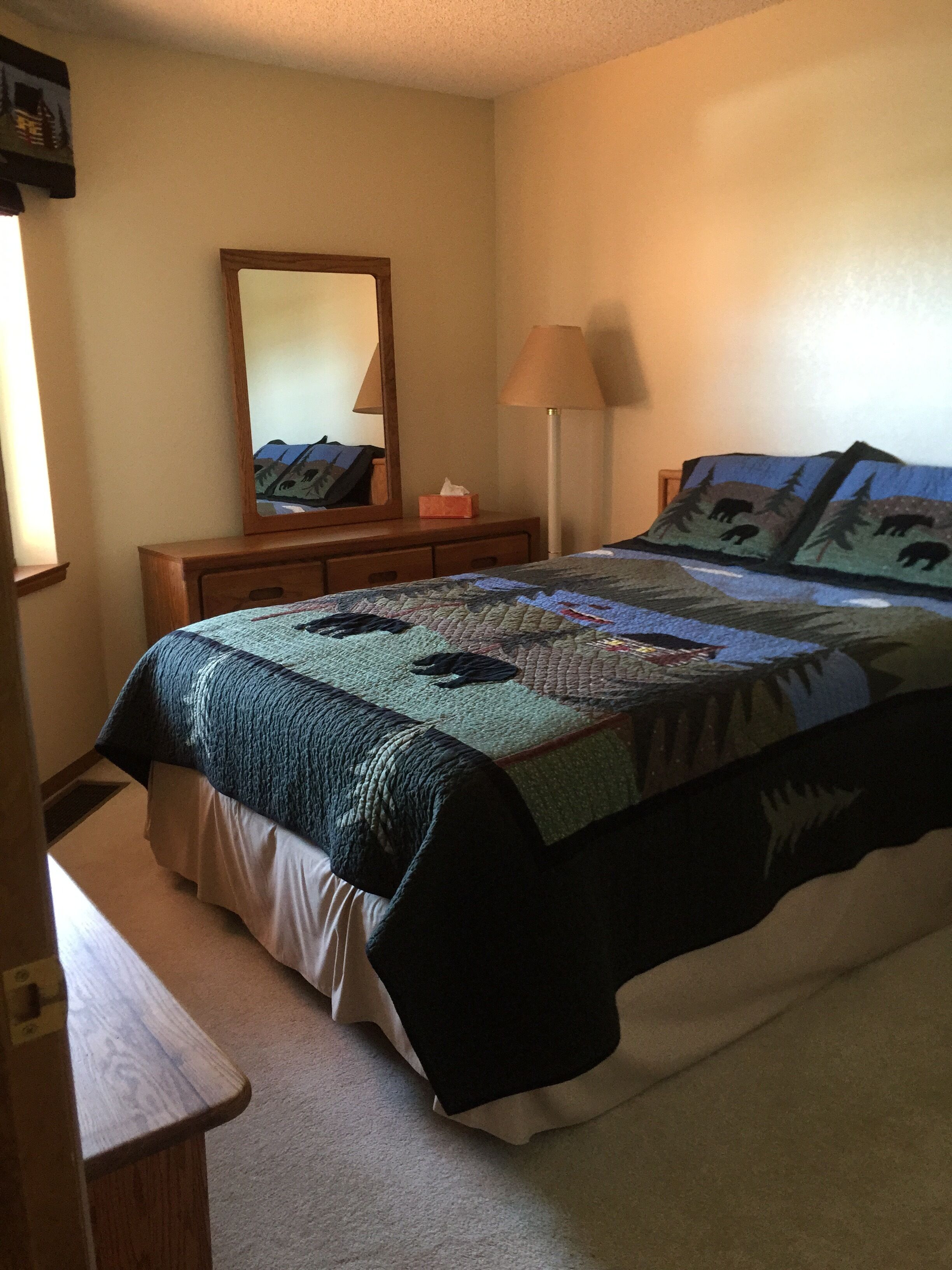 3 عدّة غرف نوم ومكواة/لوح كي وسرير سفر وواي فا ي