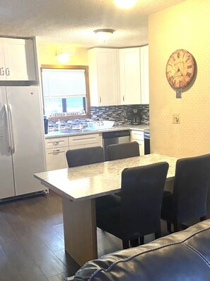 Dining - CAMELBEACH,FREE 3d NIGHT,Indoor Pool, Hot Tub,Deck w Grill,Room for 3 families (Tannersville)