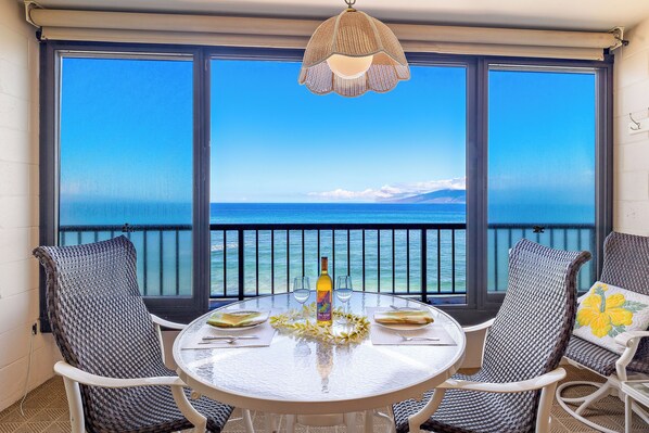 Dining - Junior Suite Oceanfront #302 (Kaanapali)