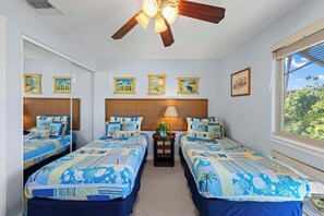 3 habitaciones, escritorio y tabla de planchar con plancha 