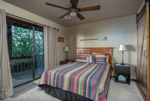 3 makuuhuonetta, työpöytä, silitysrauta/-lauta, ilmainen Wi-Fi