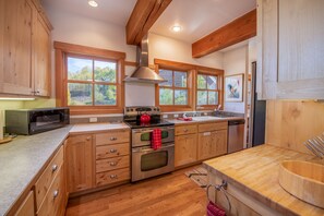 Fridge, microwave, oven, stovetop - Mt Crested Butte House, 3 Bedrooms + Den, 4 Baths, (Sleeps 10) (Crested Butte)