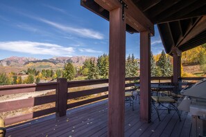 Outdoor dining - Mt Crested Butte House, 3 Bedrooms + Den, 4 Baths, (Sleeps 10) (Crested Butte)