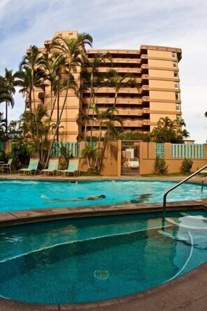 A heated pool - Junior Suite Oceanfront #403 (Lahaina)