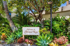Exterior detail - Junior Suite Oceanfront #403 (Lahaina)