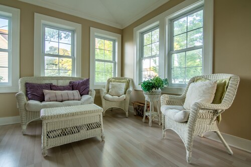 Charlevoix Family Home ~  In Town Home, Newly Renovated, Fire Pit, Hot Tub!!!