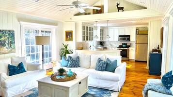 Smart TV, fireplace, stereo