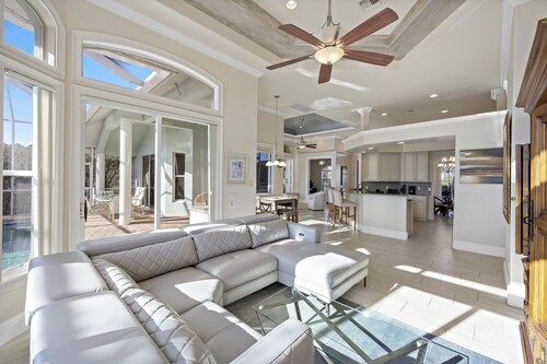 Valloittava rantahotelli / kaksi isäntäsviittiä, lämmitetty uima-allas ja poreallas