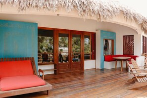 Outdoor dining - San Pedro 5-bedroom, 6-bathroom Villa Ruby, ocean views, concierge onsite (San Pedro)