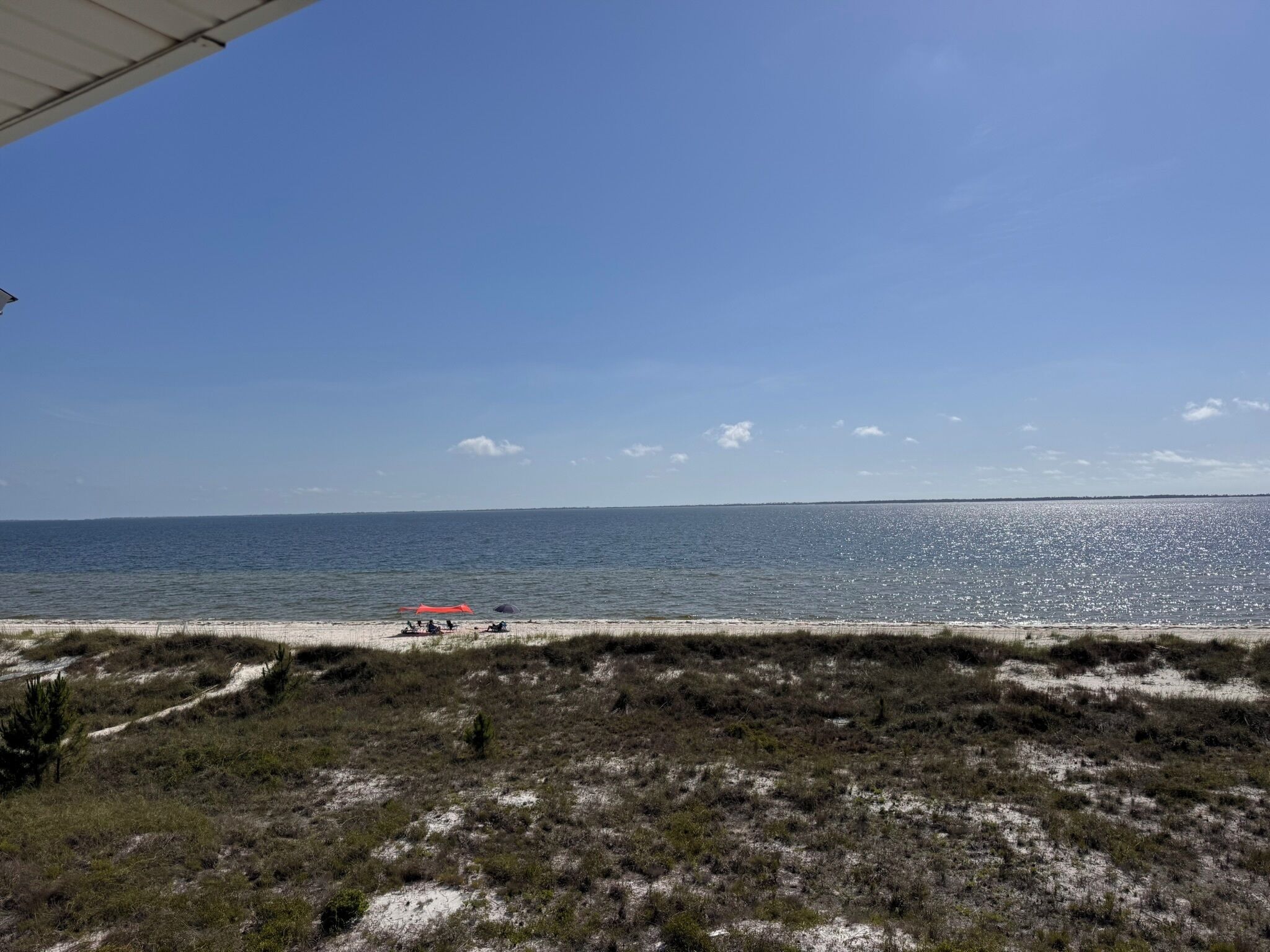 ع لى الشاطئ