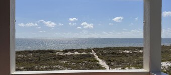 Ubicado en las orillas de San José en el medio de la playa de Windmark